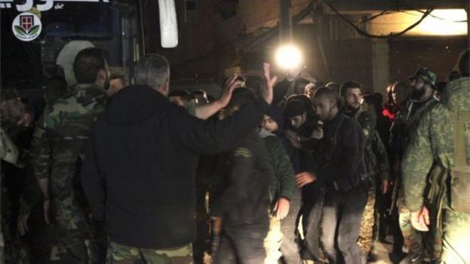 غادر 13 من مسلحي "النصرة سابقا" عبر معبر الوافدين