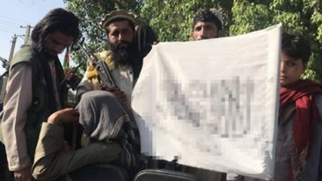 15 августа 2021 боевики движения "Талибан" (организация признана террористической и запрещена в России) вошли в столицу Афганистана Кабул. Они заняли президентский дворец в центре.