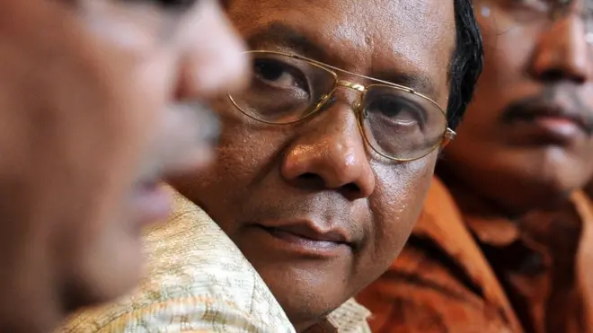 Mahfud MD mengatakan di hadapan wartawan sekitar pukul 15.30 WIB bahwa dirinya dipilih Presiden Joko Widodo sebagai bakal cawapres dalam pilpres 2019.