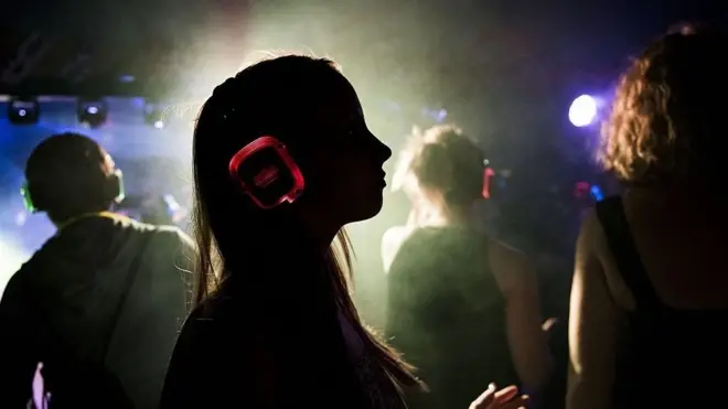 국내 음악 저작권 투자 플랫폼 뮤직카우를 두고 금융당국의 고민이 깊어지고 있다.