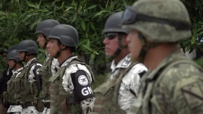 El objetivo de la Guardia Nacional en la frontera sur es el "rescate humanitario de migrantes", dice Vicente Antonio Hernández, coordinador de este cuerpo de seguridad en la zona. Dice que de mayo a lo que va de julio se han "rescatado" 20.400.