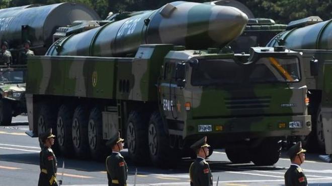 中国最近展示的东方-26导弹，射程达2500公里，是世界上射程最远的常规核弹两用导弹