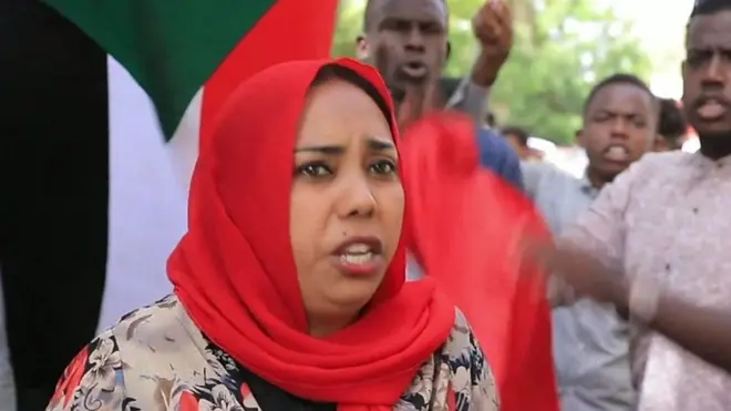 آراء بعض السودانيين بعد إعلان وزير الدفاع السوداني