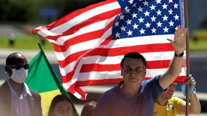 Bolsonaro durante protesto