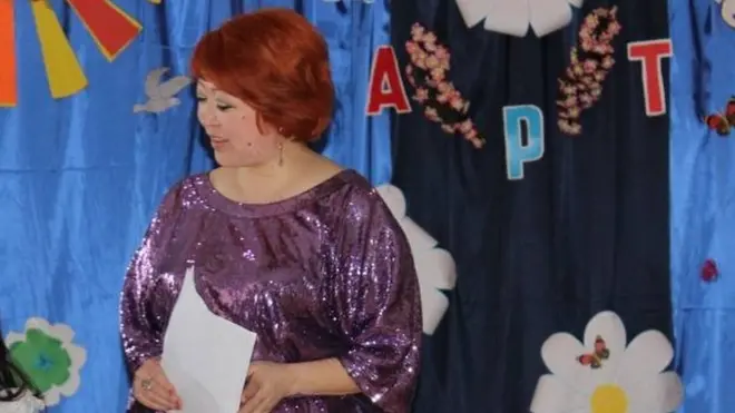 Э. Турсуналиева: Жакында эле "Эмгек синирген артист" наамын алгандарга эл келеби-келбейби билбейм. Бирок, баары бир кол ийрисине тартат болуп аларга дагы өтө эле чон суммадагны гонорарга төлөнөөрүн угуп таң калдым.