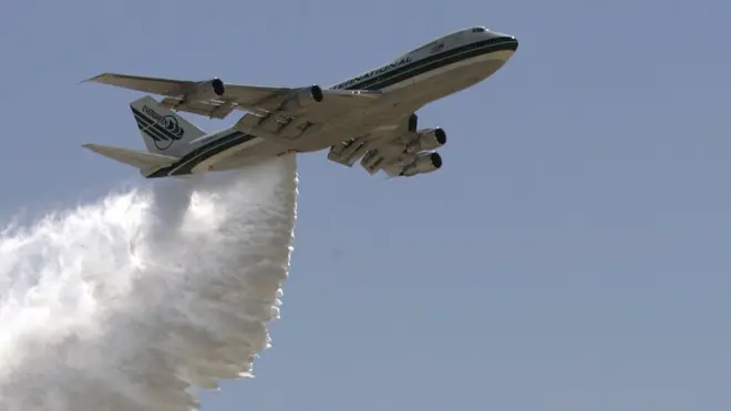 Пожарный самолет