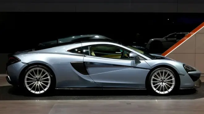 McLaren P1 на автосалоне в Женеве