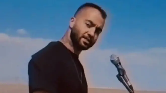 عکسی از یکی از یکی ویدئوهای توماج صالحی