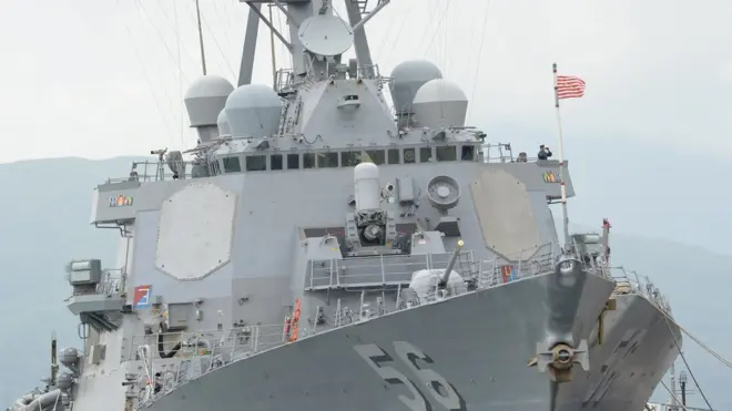 В инциденте участвовал эсминец "Джон Маккейн", вооруженный крылатыми ракетами