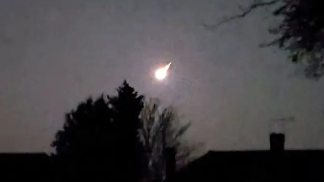 asteroid leti iznad zemlje