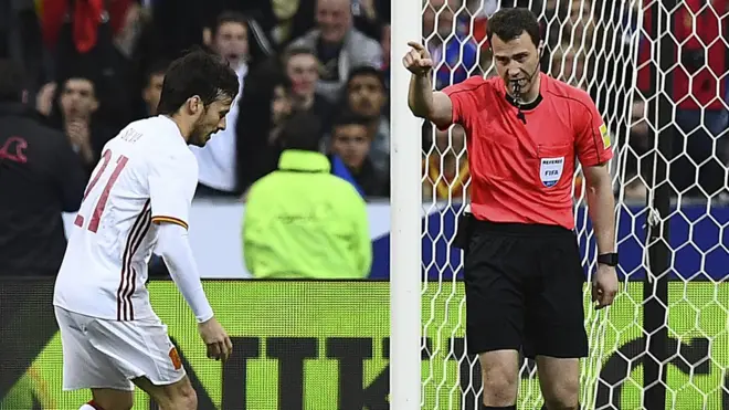 Hubo dos decisiones en el Francia y España