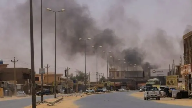 أعمدة الدخان في أم درمان