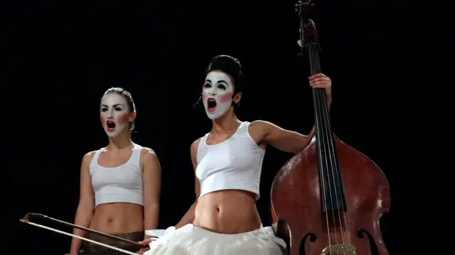 Британське видання присвятило статтю театру ДАХ, який збирає молодих митців аби передати переживання, надії та проблеми сучасних українців