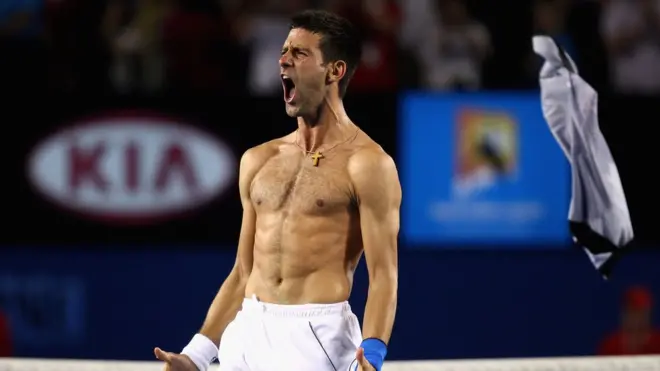 Onda je došlo legendarno finale iz 2012. kada je posle skoro šest sati igre uspeo da savlada velikog rivala Rafaela Nadala. Đoković i Nadal su posle meča bili toliko izmoreni da nisu mogli da stoje na ceremoniji dodele pehara. U istoriji će ostati upamćeno Novakovo cepanje majice posle pobede