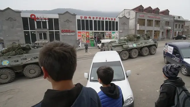 "Лачинский коридор": как живет город под контролем миротворцев