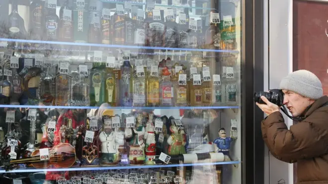 Якщо виявляється, що МАФ продає алкоголь, його документи анулюються, а приміщення мають демонтувати