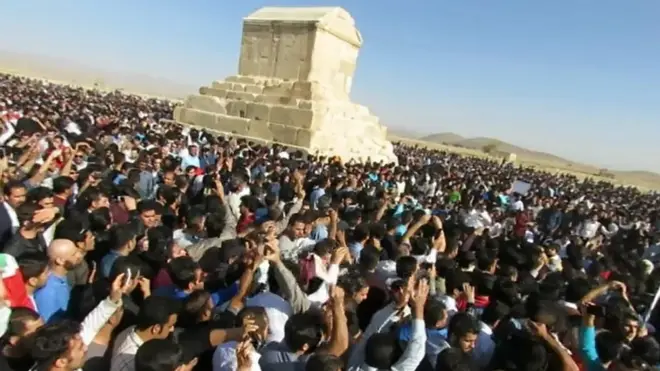 آرامگاه کوروش در پاسارگاد