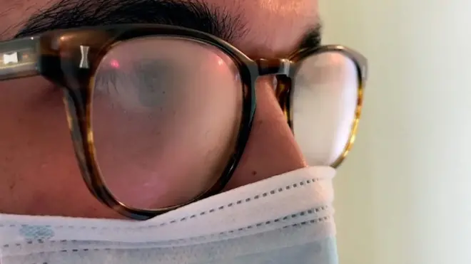 glasses thumb