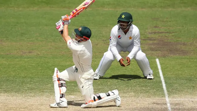 پاکستانی بولروں کے پاس ڈیوڈ وارنر کے برق رفتار بیٹنگ کا جواب نہیں تھا