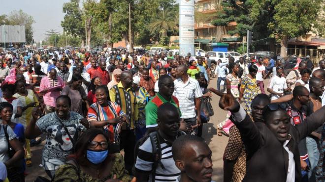 Une marche organisée jeudi par les femmes a drainé du monde à Ouagadougou