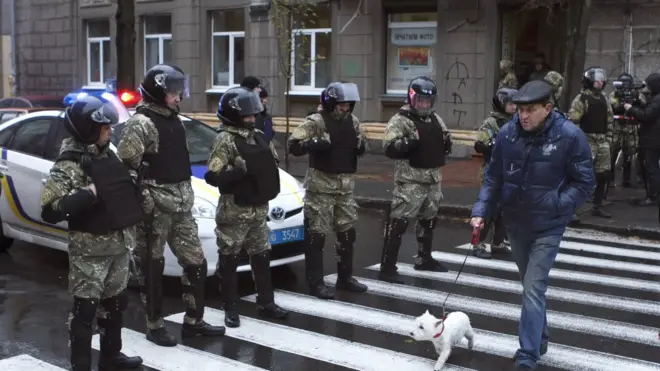Правоохоронці на вул. Мироносицька, 22, біля будівлі де Національне антикорупційне бюро України проводить слідчі дії, у Харкові