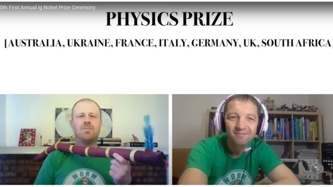 Скріншот прямої трансляції вручення Шнобелівської премії