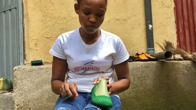 የባለዳንቴሏ የክር ጫማዎች