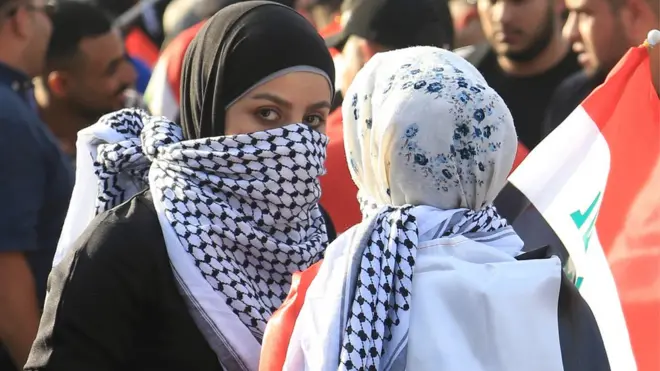 متظاهرة في كربلاء بالعراق