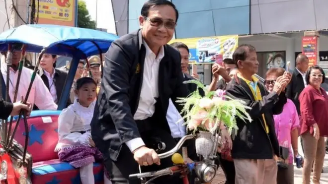 ရွေးကောက်ပွဲမတိုင်ခင် ခရိုင်တချို့မှာ အစိုးရ စီမံကိန်းတွေကို သွားရောက်ကြည့်ရှုနေတဲ့ ဝန်ကြီးချုပ် ပရာယွတ်