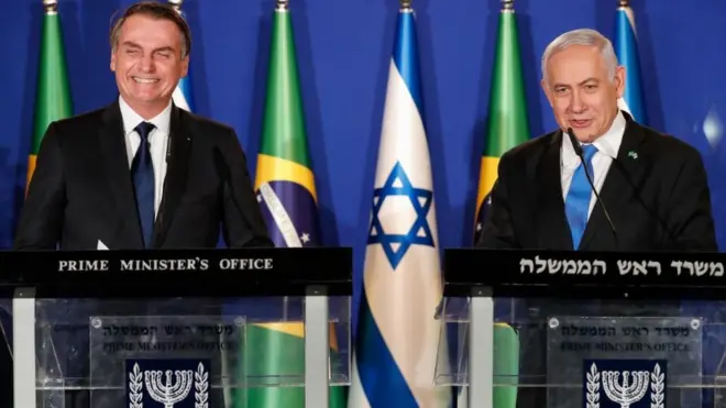 Bolsonaro e Netanyahu durante a visita do brasileiro a Israel; partido do premiê não tem mais o maior númerosupersport bet netcadeiras do Parlamento israelense