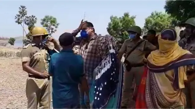 કેવડિયામાં પોલીસ અને આદિવાસીઓ