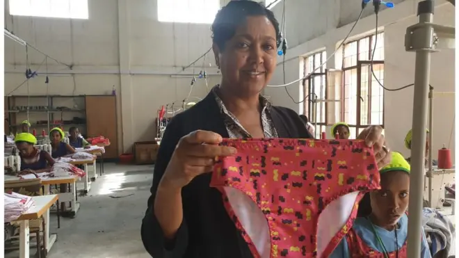 አነስተኛ አቅም ያላቸው ሴቶች በዝቅተኛ ዋጋ እንዲያገኙት የሚረዳ የሚታጠብ ሞዴስ የምታመርተዋ ፍረወይኒ መብራህቱ