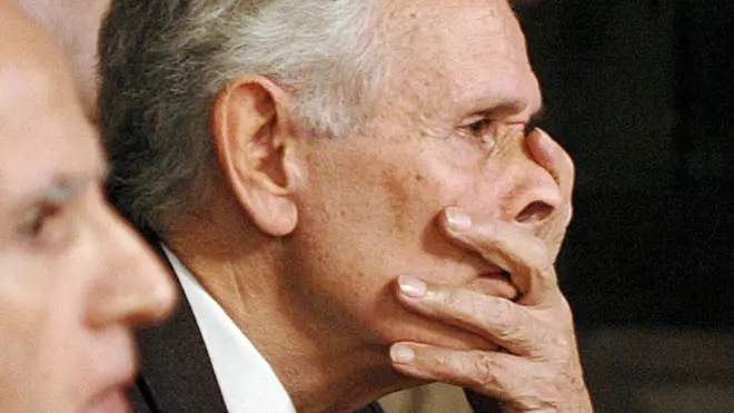 Miguel Etchecolatz, durante el juicio que se siguió en su contra en 2006.