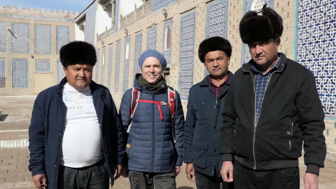 Станиланд Георгий Гуржиевнинг 1963 йилги «Ажойиб одамлар билан учрашувлар» асарида Ўзбекистон ҳақида ўқиши ортидан у ерга боришга аҳд қилган.