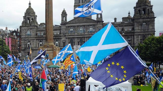 демонстрация сторонников независимости Шотландии в Глазго