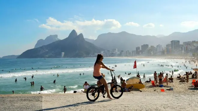 بسبب نمط الاسترخاء على الشاطئ، والتأخر المتكرر في شوارع المدينة، عادة لا تسير الأمور حسب المخطط لها في مدينة ريو دي جانيرو