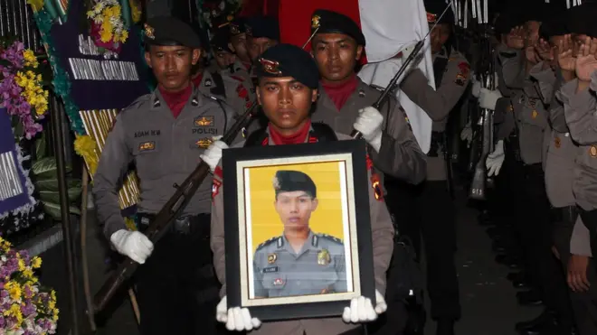 Imam Gilang Adinata adalah satu dari tiga polisi yang menjadi korban ledakan bom di Kampung Melayu, Jakarta.