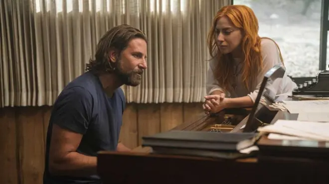 Además de las respectivas nominaciones por su interpretación, Bradley Cooper y Lady Gaga optan al Oscar a mejor canción original por "Shallow".