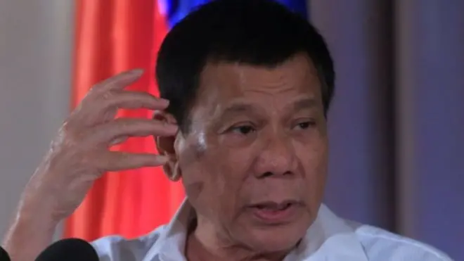 මත්ද්‍රව්‍ය ජාවාරම්කරුවන් තිදෙනෙකුට තමා වෙඩි තබා මරා දැමූ බව පිලිපීනයේ ජනාධිපති රොඩ්රිගෝ දුටර්ටේ පසුගියදා බීබීසීයට ප්‍රකාශ කළේය