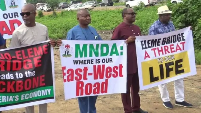 Di lawmakers carry placards