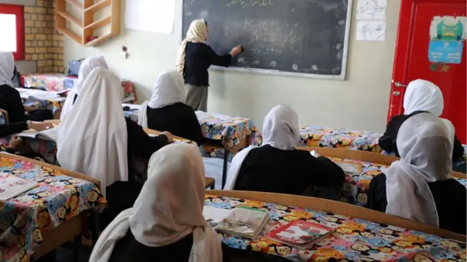 د نجونو ښوونځي