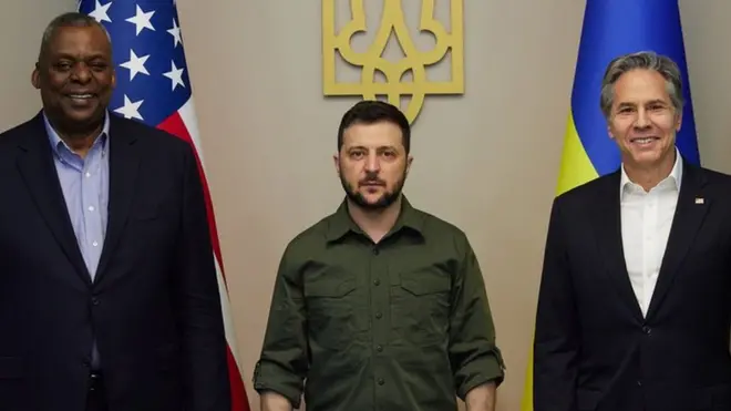 آسٹن (بائیں) اور بلنکن (بائیں) روسی جارحیت کے بعد یوکرین جانے والے سب سے اعلیٰ سرکاری عہدے دار ہیں