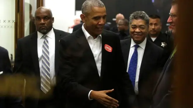 استدعت محكمة في شيكاغو بالولايات المتحدة، الرئيس الأمريكي السابق باراك أوباما. واستدعي أوباما ليكون جزءا من الأشخاص الذين تختارهم المحكمة ليكونوا هيئة محلفين تبت في قضايا.