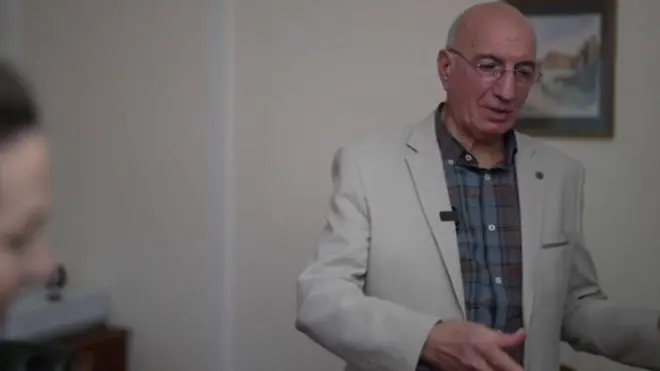 రోబోల సహాయంతో సర్జరీ చేయించుకున్న వ్యక్తి