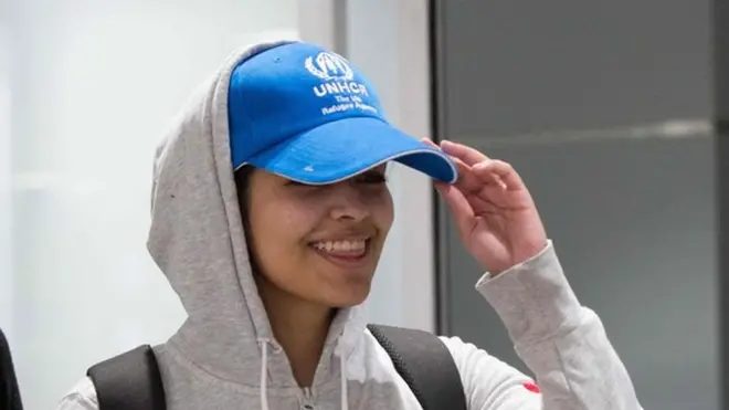 وصول رهف إلى مطار تورنتو في كندا