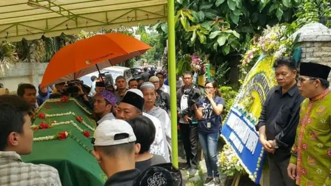 Prosesi pemakaman Letty Sultri, korban penembakan oleh suaminya sendiri.