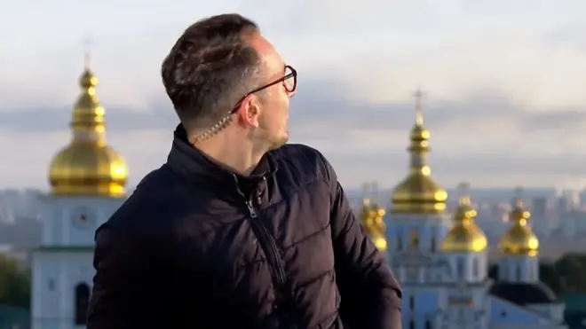 BBC novinar Hjugo Bačega traži sklonište tokom ruskog raketnog napada