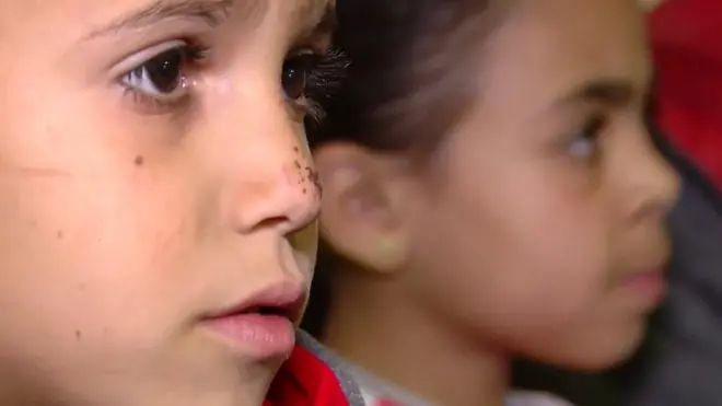 الدكتور أيمن عبد المنعم محافظ سوهاج في مصر يقول إنه أوقف منظومة التغذية المدرسية تماما بالمحافظة بعد الاشتباه في حالات تسمم جماعي بين تلاميذ المدارس.