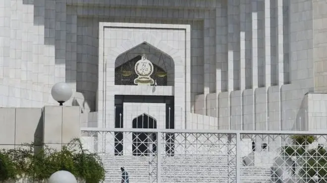 چیف جسٹس میاں ثاقب نثار کی سربراہی میں سپریم کورٹ کے تین رکنی بینچ نے کہا کہ محض ایک شخص کو بچانے کے لیے 'سب اچھا' کی رپورٹ دی گئی