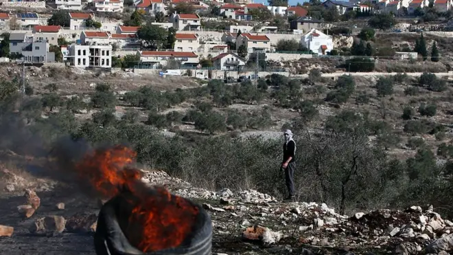 Позиция США по резолюции ООН об израильских послениях на Западном берегу реки Иордан разожгла новый огонь споров вокруг конфликта